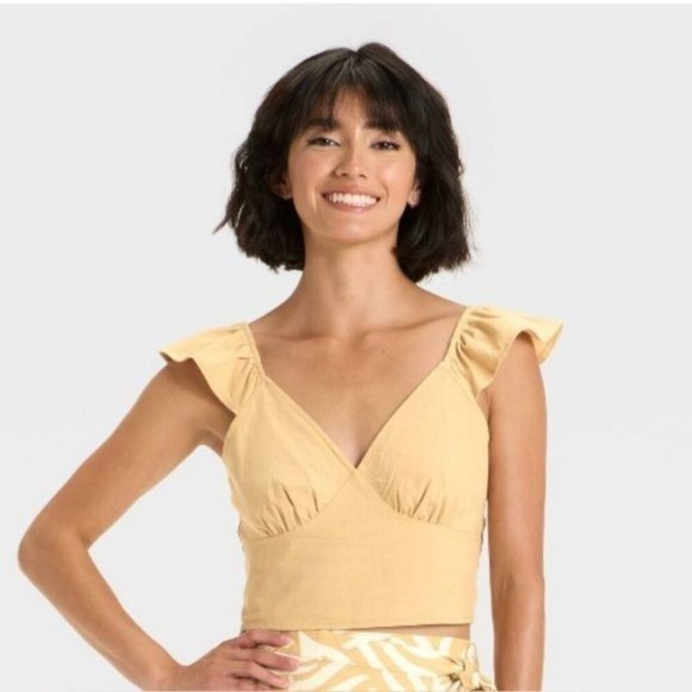 Cottagecore crop top tan woven with v-neck and flutter sleeve NWT size M